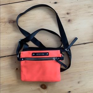 KENNETH COLE CROSSBODY PURSE ORANGE AND BLACK